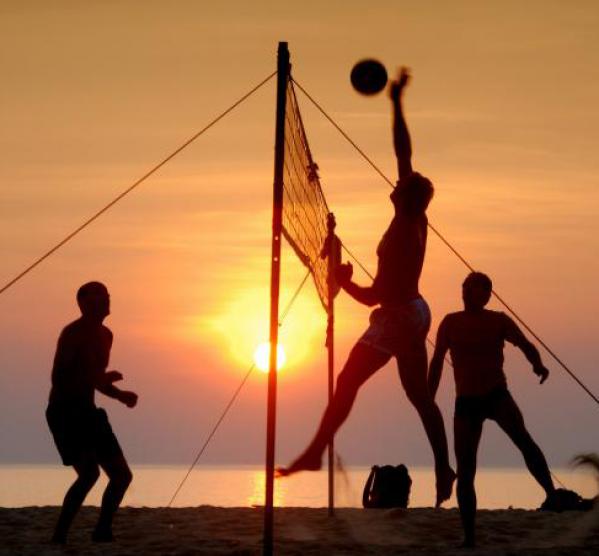 Sport und Spiel am Strand